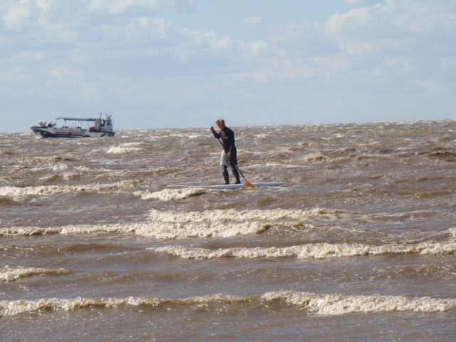  Paddleboarding en un día soleado.JPG 
